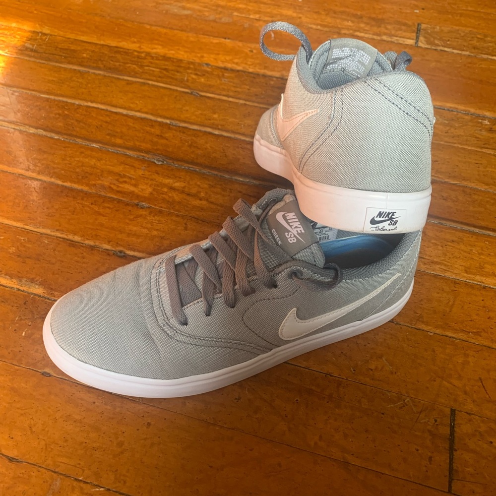 Men’s size 8 Nike SB Solarsoft Gray